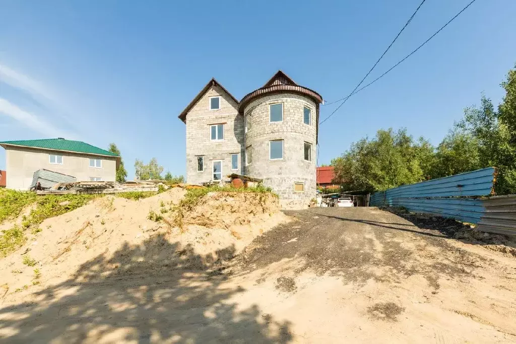 Дом в Ханты-Мансийский АО, Сургут ул. Полярная (280 м) - Фото 1
