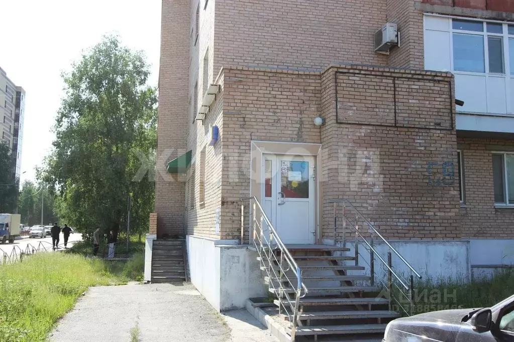 Торговая площадь в Ханты-Мансийский АО, Нефтеюганск 12-й мкр, 59 (128 ... - Фото 1