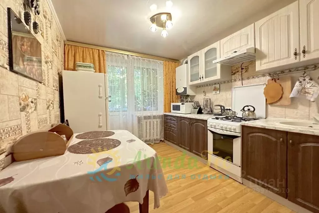 2-к кв. Крым, Феодосия ул. Листовничей, 5 (65.0 м) - Фото 0