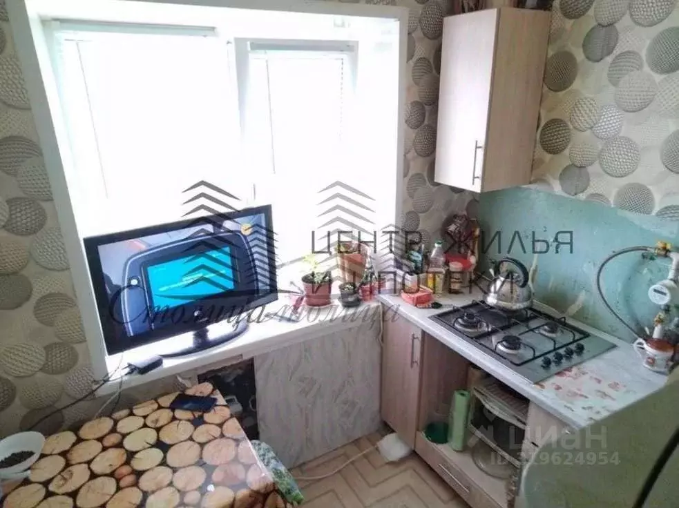 2-к кв. Белгородская область, Старый Оскол Октябрьская ул., 23 (30.6 ... - Фото 1