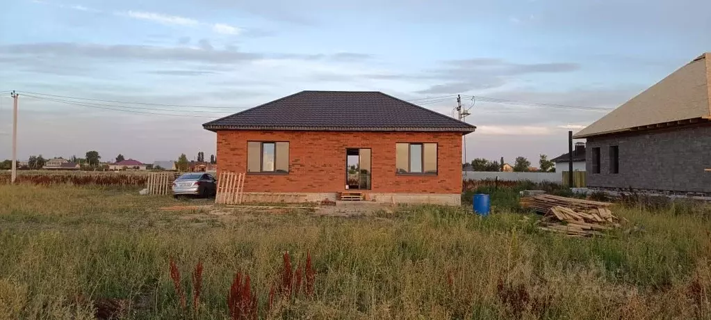 Дом в Саратовская область, Энгельсский район, Новопушкинское ... - Фото 0