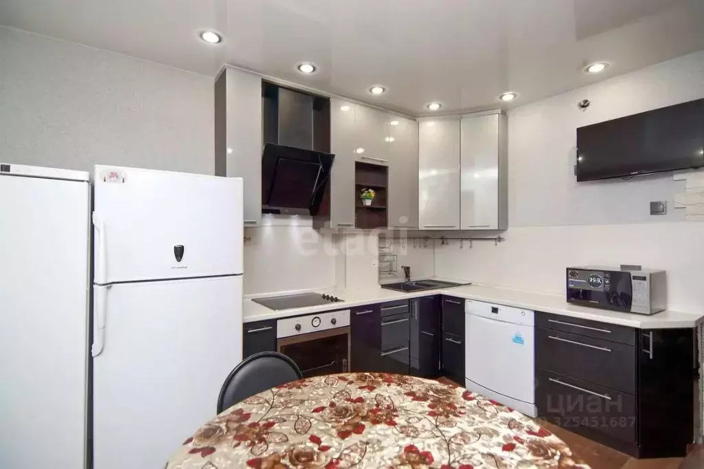 2-к кв. Ханты-Мансийский АО, Сургут ул. Республики, 71 (60.0 м) - Фото 2