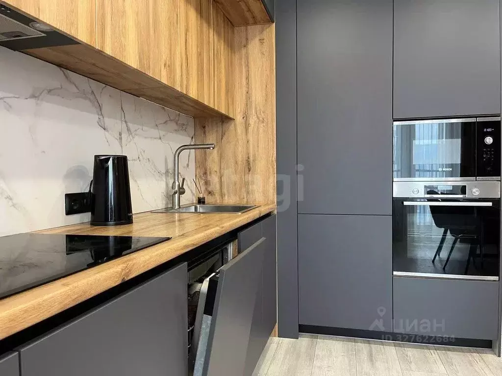 3-к кв. Тюменская область, Тюмень ул. Александра Митинского, 7 (92.8 ... - Фото 1