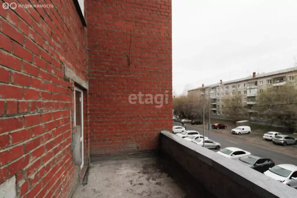 3-комнатная квартира: Тюмень, Комбинатская улица, 63 (58.9 м) - Фото 1