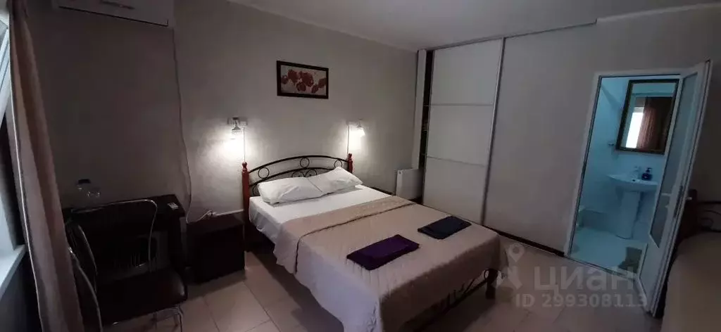 Комната Крым, Черноморский район, с. Межводное ул. Приморская, 32 - Фото 1