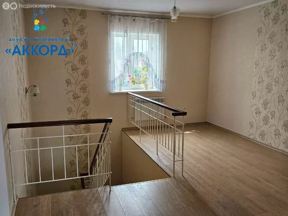 Дом в Барнаул, микрорайон Спутник, Тополиная улица (160 м) - Фото 1