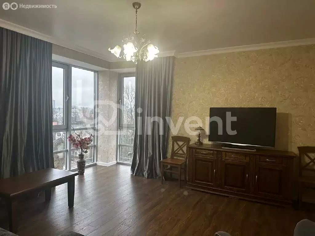 3-комнатная квартира: Калининград, улица Льва Толстого, 16Б (120.5 м) - Фото 0
