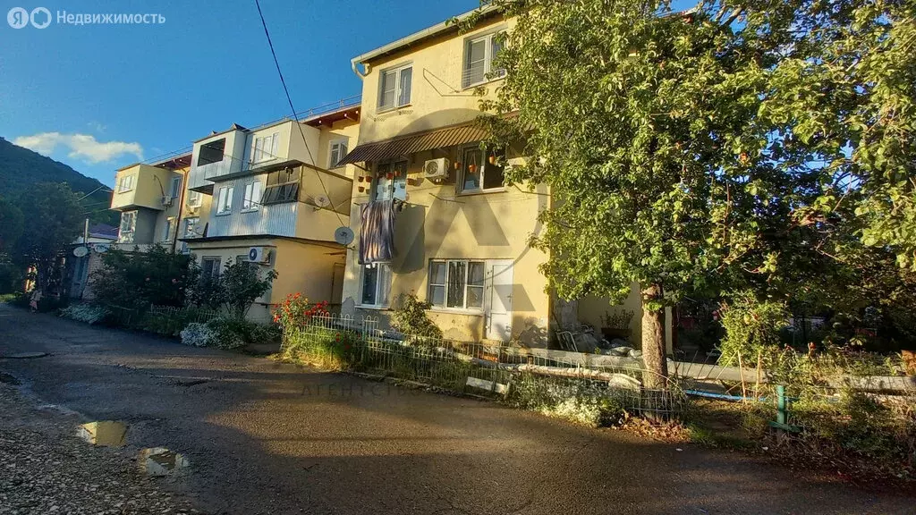 2-комнатная квартира: посёлок городского типа Новомихайловский, улица ... - Фото 1
