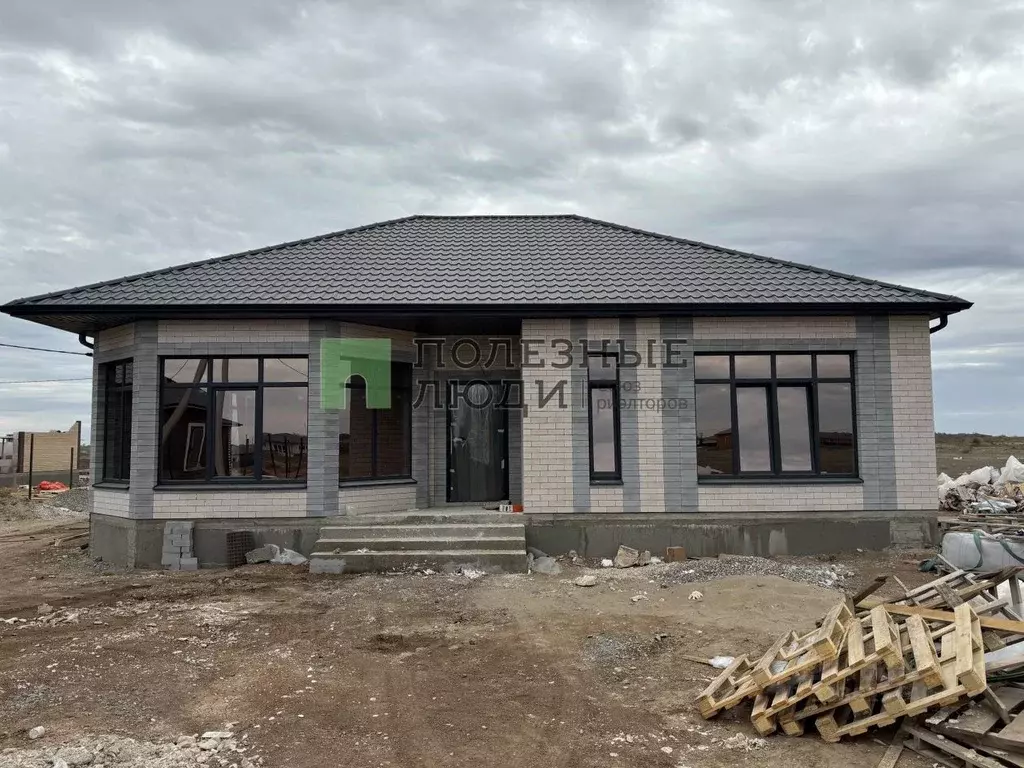 Дом в Астраханская область, Приволжский район, с. Осыпной Бугор ул. 9 ... - Фото 1