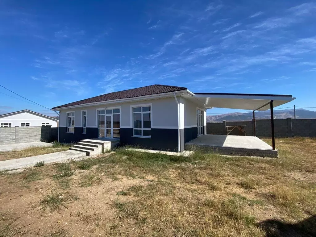 Дом в Крым, Симферопольский район, Добровское с/пос, с. Пионерское  ... - Фото 1