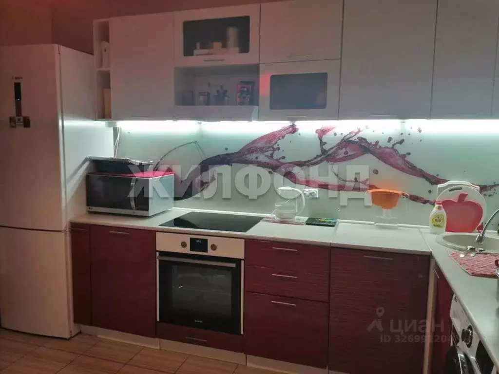 3-к кв. Новосибирская область, Новосибирск Хилокская ул., 1в (81.0 м) - Фото 1