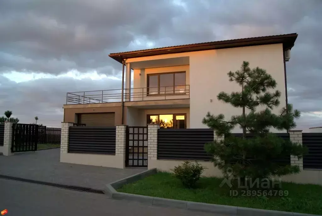 Дом в Краснодарский край, Темрюкский район, Ахтанизовское с/пос, пос. ... - Фото 1