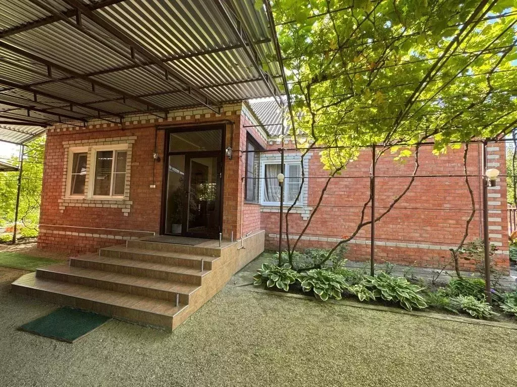 Дом в Краснодарский край, Приморско-Ахтарск ул. Толстого (114 м) - Фото 1