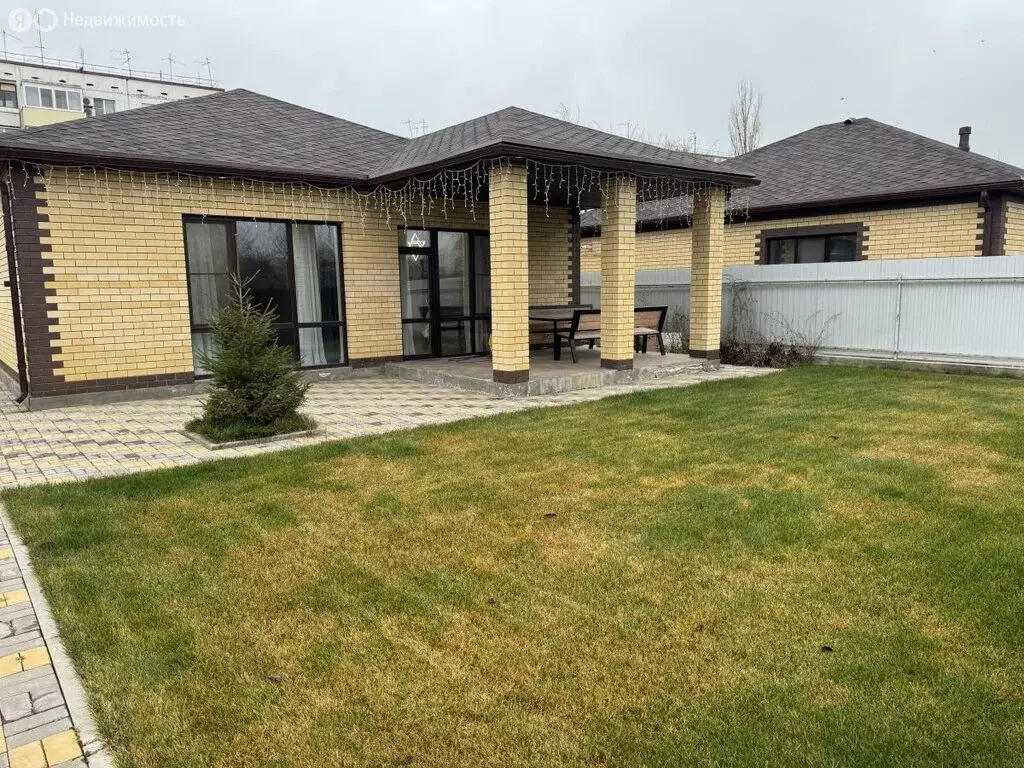 Дом в Волгоградская область, рабочий посёлок Средняя Ахтуба, улица ... - Фото 1