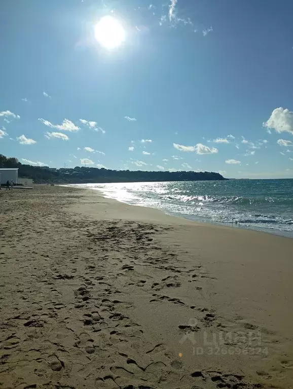Участок в Крым, Ленинский район, с. Войково ул. Нагорная (8.0 сот.) - Фото 1