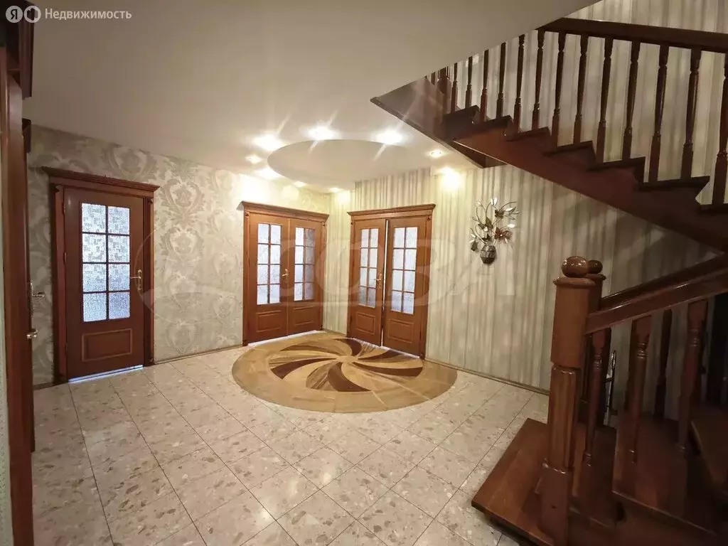 5-комнатная квартира: Тюмень, улица 8 Марта, 2 (150 м) - Фото 0