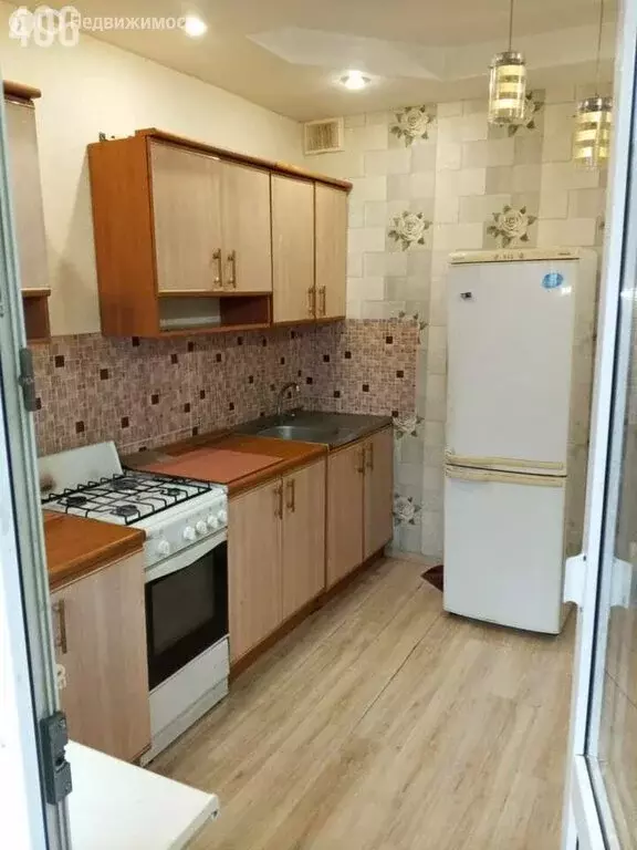 3-комнатная квартира: Зеленодольск, улица Комарова, 11 (66.9 м) - Фото 1