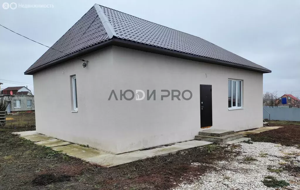 Дом в Саратовская область, Мостовой переход через Волгу у села ... - Фото 1