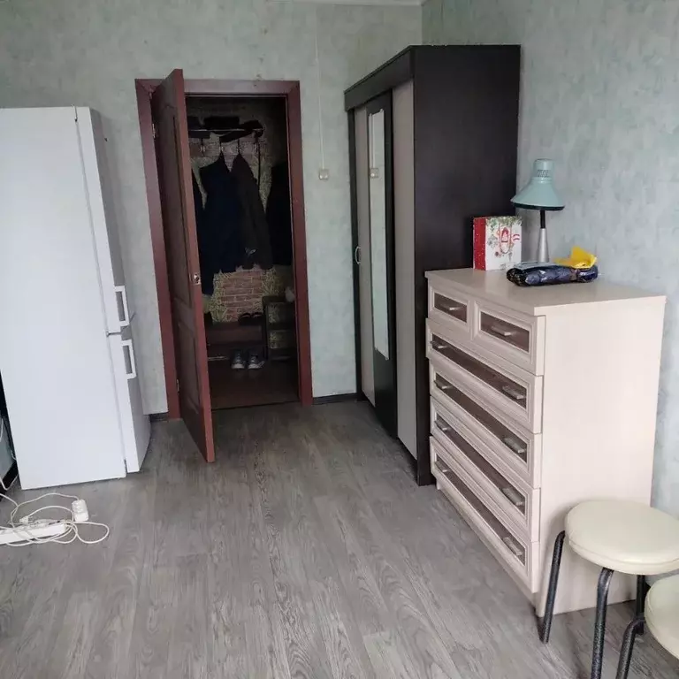 Продается комната в 6-комнатной квартире - Фото 1