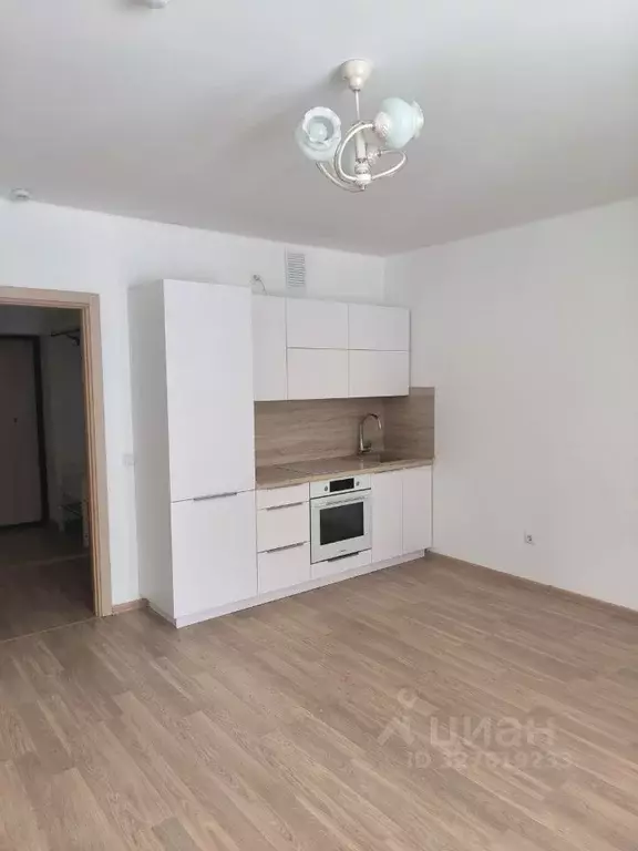 Студия Свердловская область, Екатеринбург ул. Водоемная, 72 (28.4 м) - Фото 1