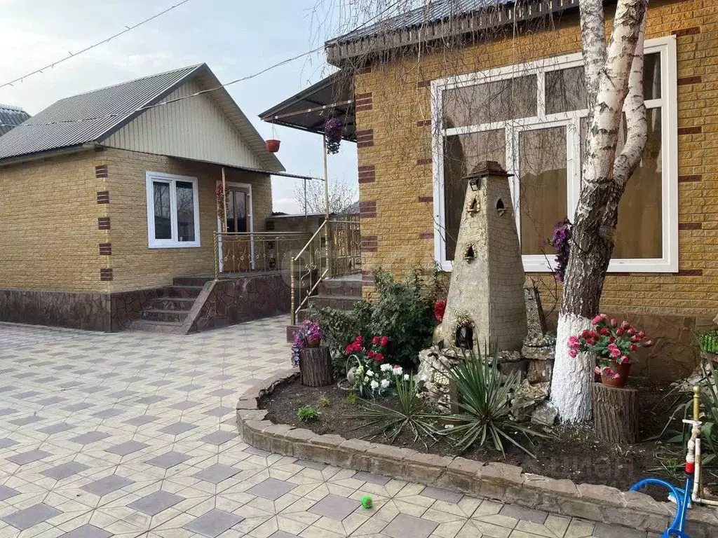 Дом в Ингушетия, Сунженский район, Троицкая ст-ца  (200 м) - Фото 1