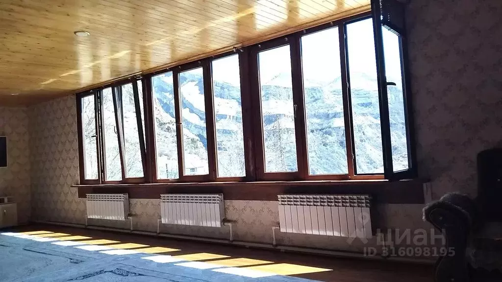 Дом в Дагестан, с. Гуниб ул. Имени Николая Пирогова, 2В (151 м) - Фото 1