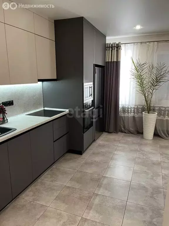 2-комнатная квартира: Тюмень, улица Федюнинского, 64к2 (73 м) - Фото 2