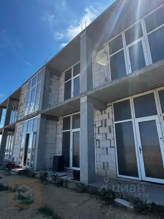 Дом в Крым, Сакский район, с. Уютное  (296 м) - Фото 1