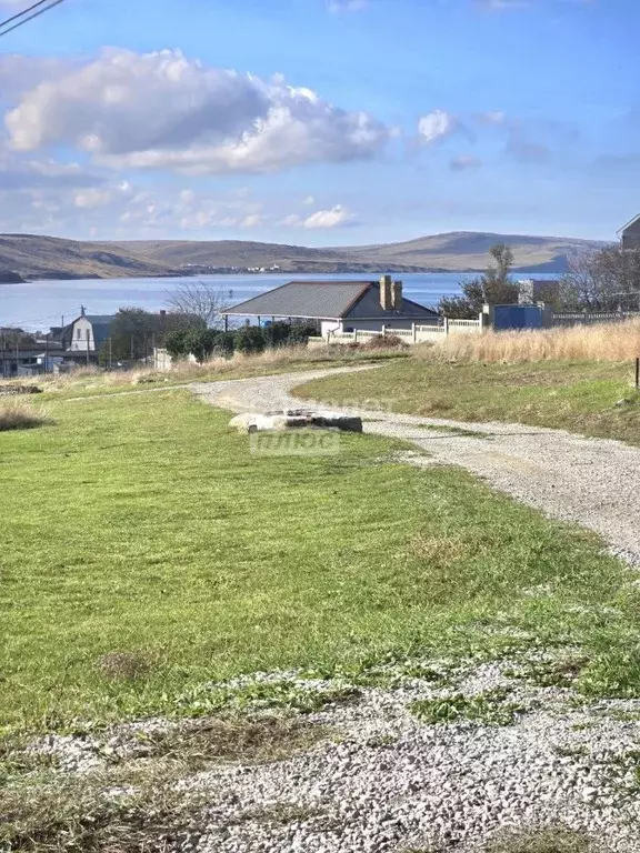Участок в Крым, Ленинский район, Глазовское с/пос, с. Юркино ул. ... - Фото 1