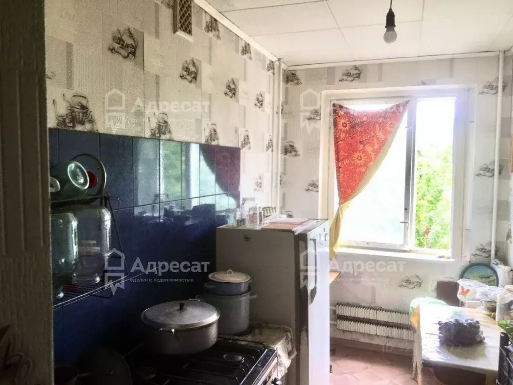 3-к кв. Волгоградская область, Волжский ул. Академика Королева, 7 ... - Фото 0