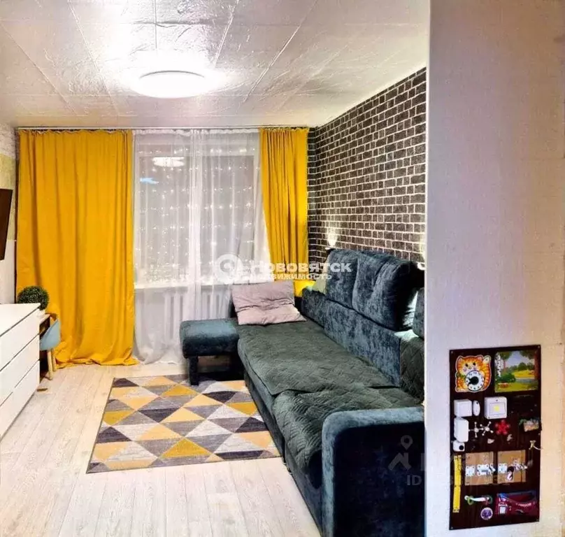 3-к кв. Кировская область, Киров ул. Опарина, 11 (50.6 м) - Фото 1