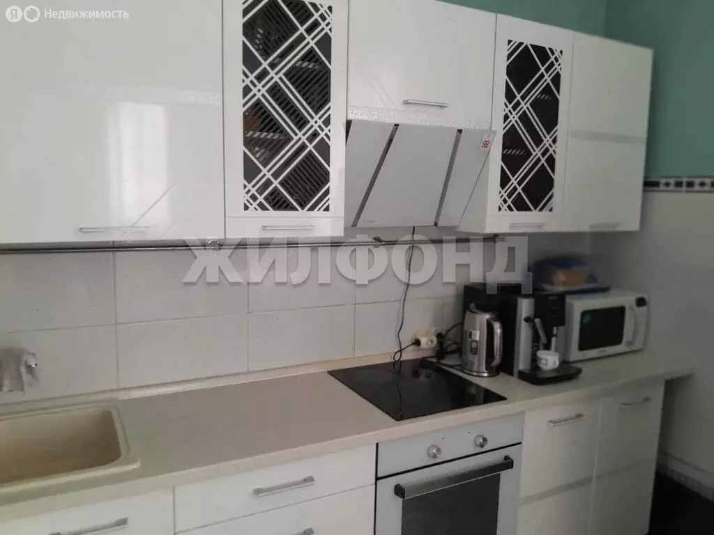 3-комнатная квартира: Абакан, улица Чехова, 116 (127.4 м) - Фото 1