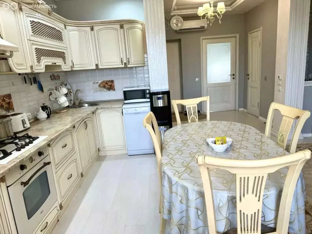 2-комнатная квартира: Астрахань, улица Куликова, 81 (57.1 м) - Фото 1