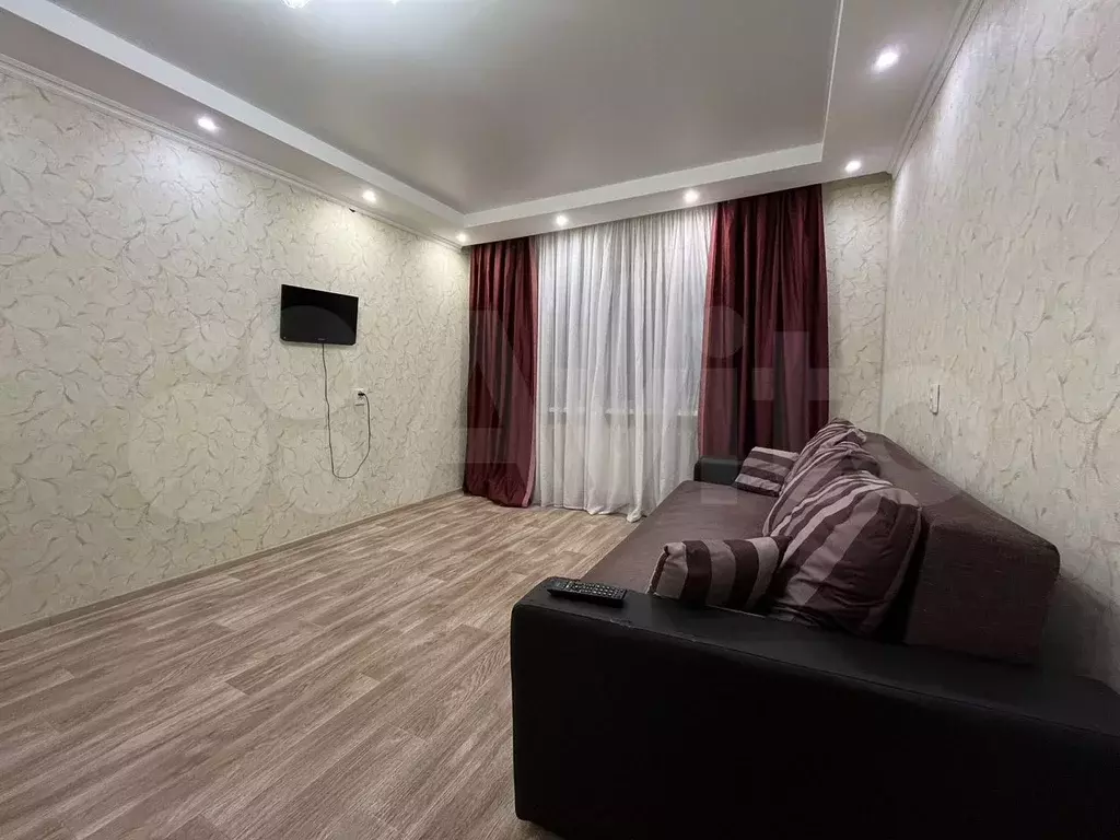 1-к. квартира, 40 м, 1/10 эт. - Фото 0
