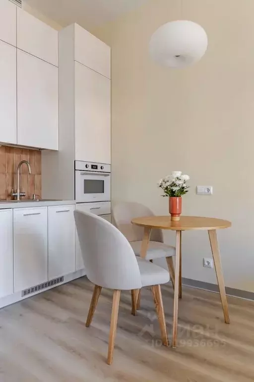 Студия Санкт-Петербург наб. Макарова, 58 (28.4 м) - Фото 1