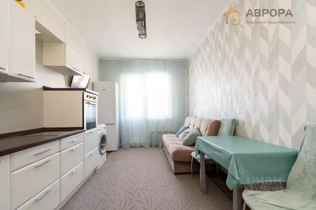 2-к кв. Ханты-Мансийский АО, Сургут ул. 30 лет Победы, 42/1 (68.4 м) - Фото 1