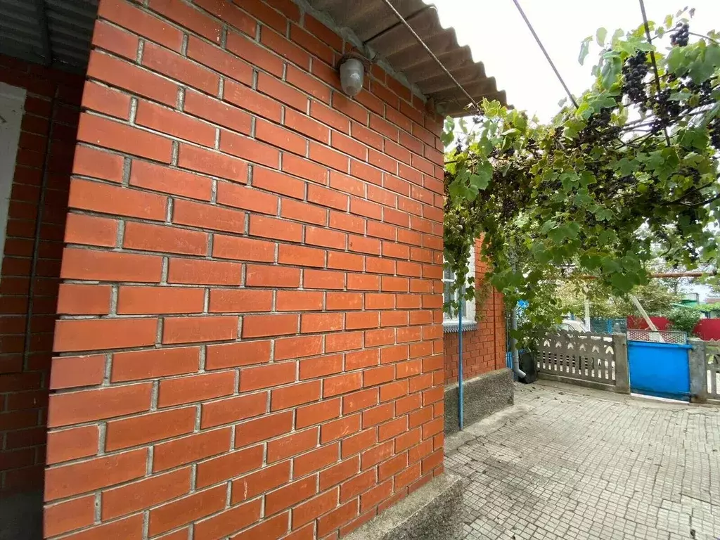 Дом в Краснодарский край, Темрюкский район, Ахтанизовское с/пос, пос. ... - Фото 1