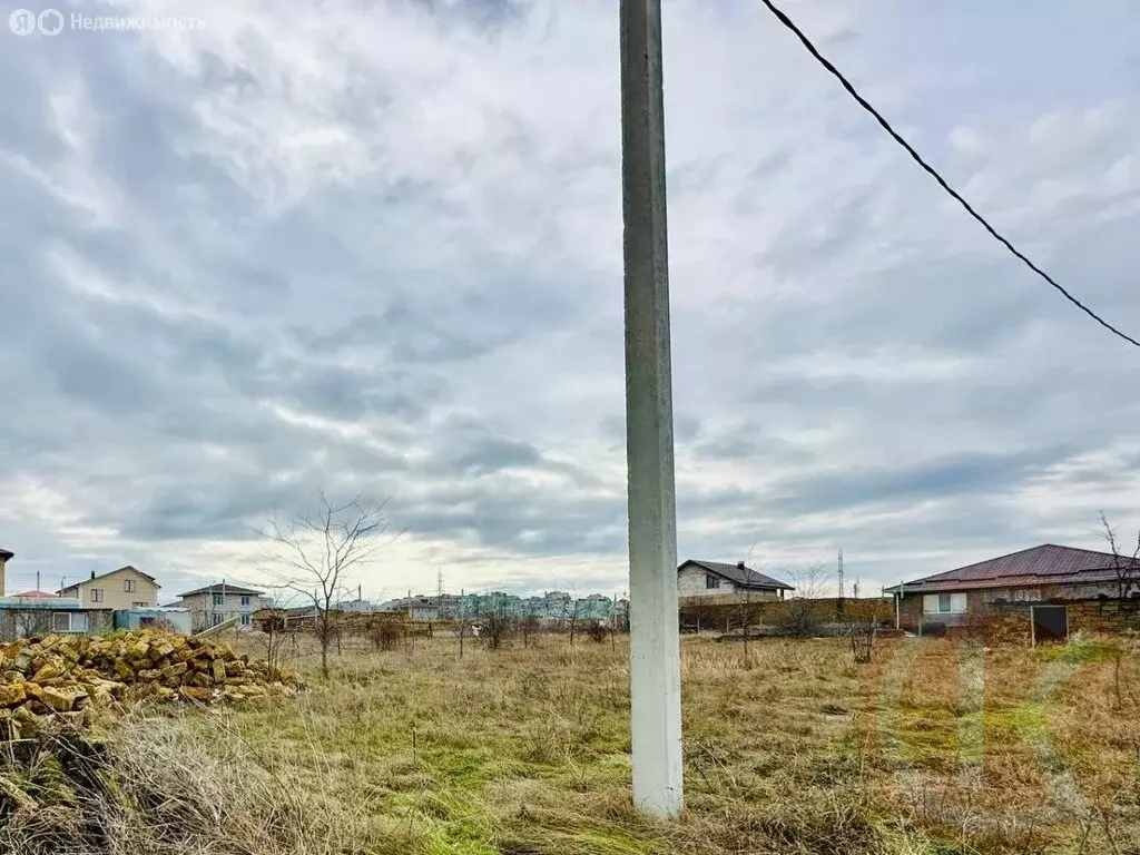 Участок в Мирное, улица Февзи Билялова (6.07 м) - Фото 1