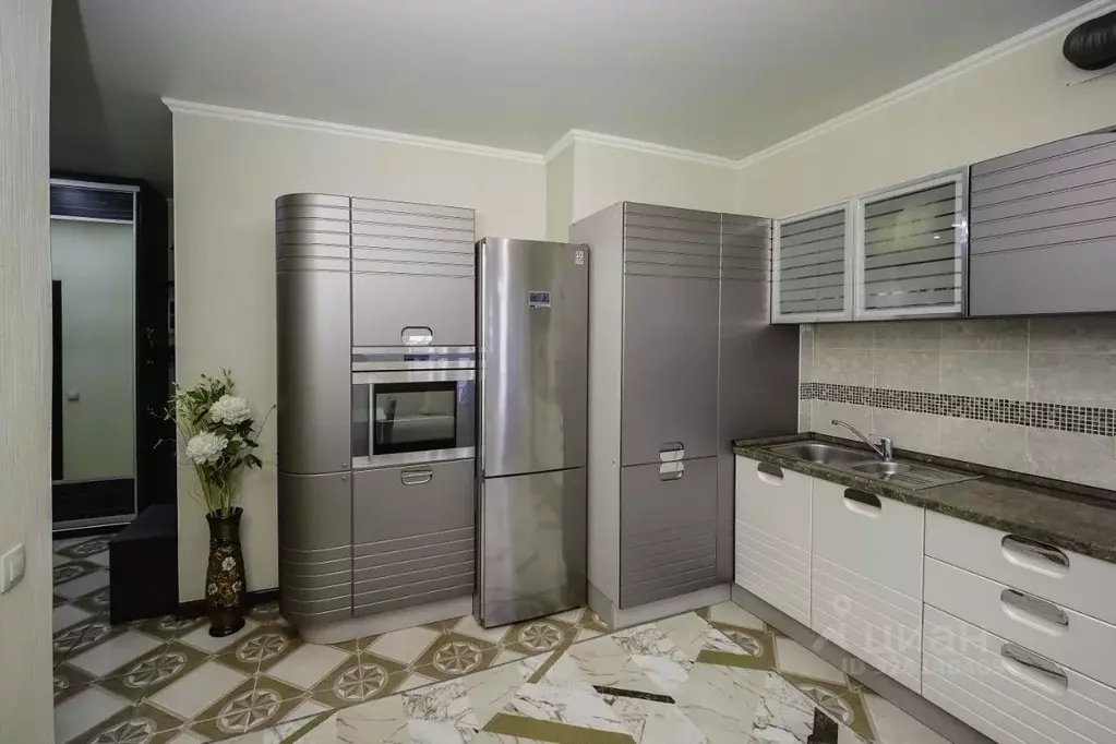 2-к кв. Омская область, Омск Октябрьская ул., 107 (56.7 м) - Фото 2