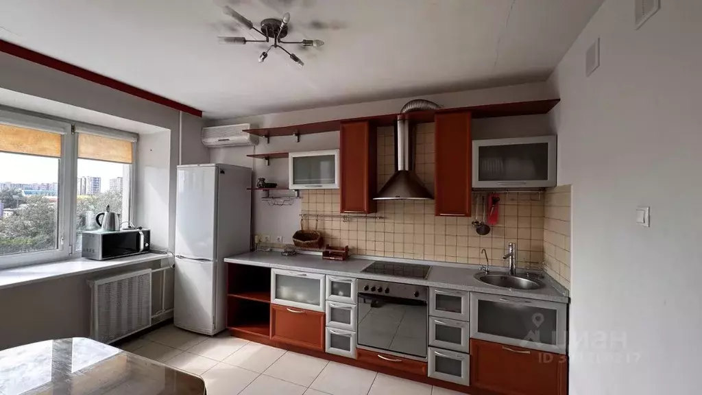 1-к кв. Тюменская область, Тюмень ул. 50 лет Октября, 24 (43.0 м) - Фото 0