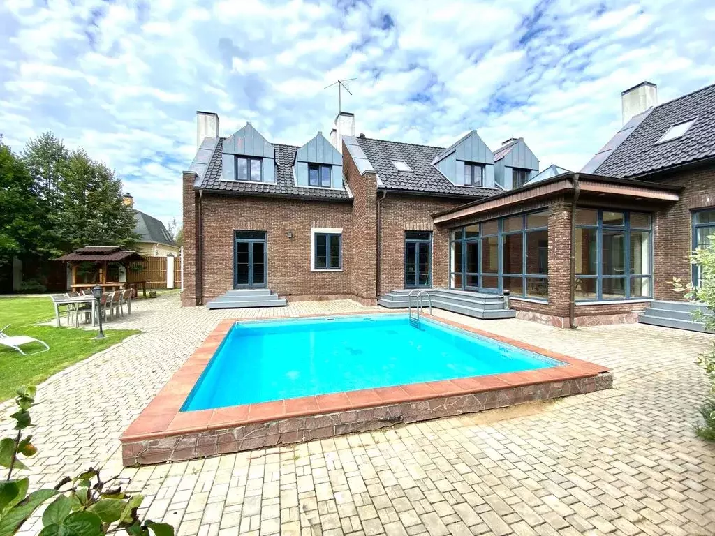 Дом в Москва Лесное озеро кп, 18 (500 м) - Фото 1