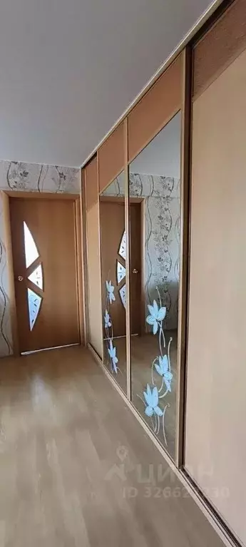 3-к кв. Омская область, Омск Заозерный мкр, ул. Глинки, 1А (50.0 м) - Фото 1