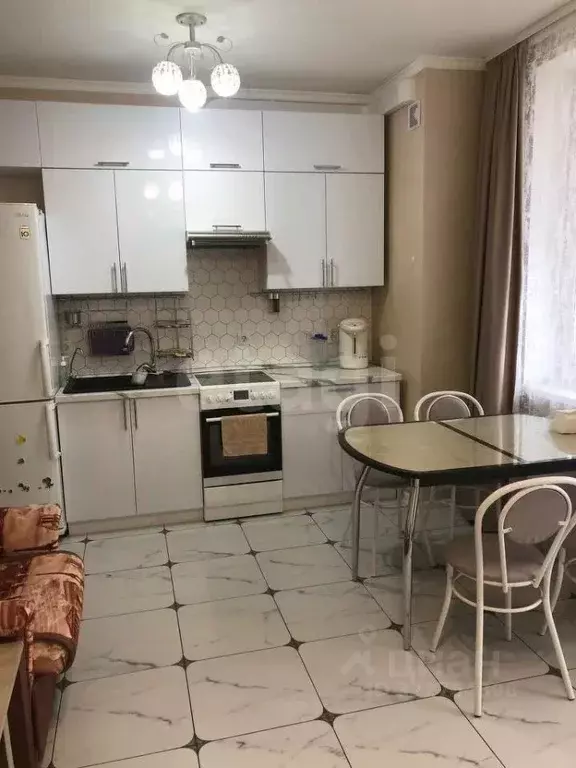 Студия Свердловская область, Екатеринбург ул. Азина, 22/2 (28.1 м) - Фото 1