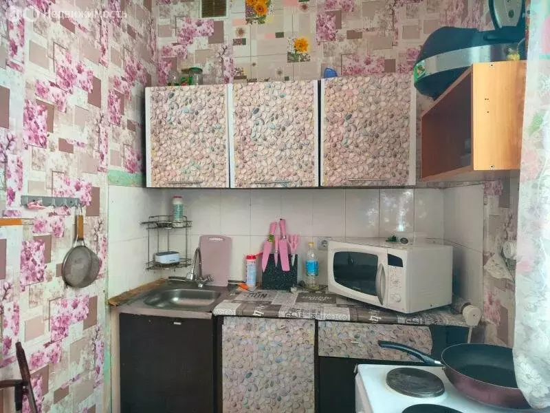 2-комнатная квартира: Артём, улица Стрельникова, 50 (48 м) - Фото 1
