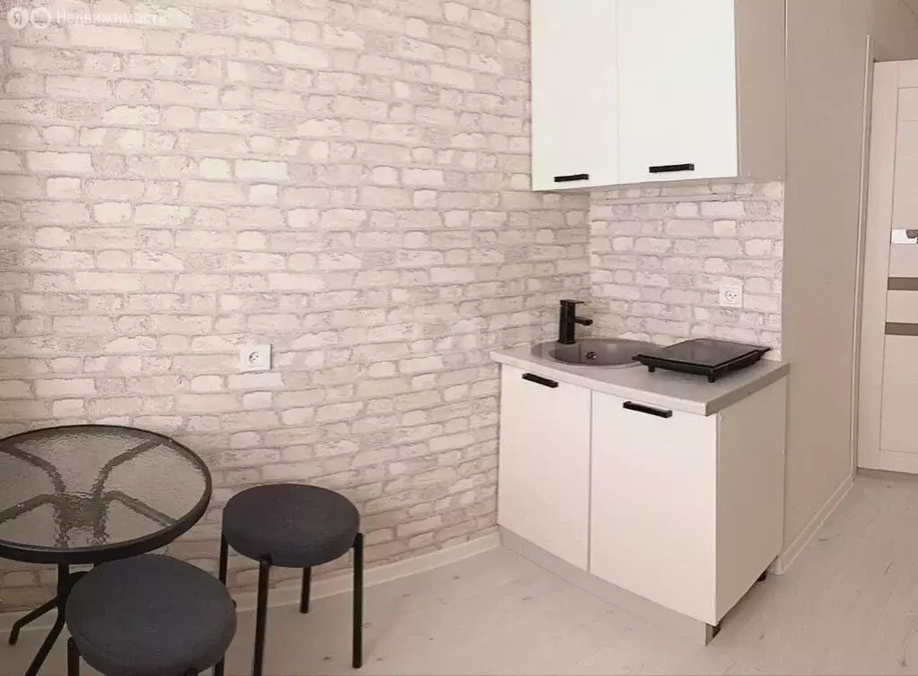 Квартира-студия: Нижний Новгород, улица Бекетова, 58/2 (15 м) - Фото 2