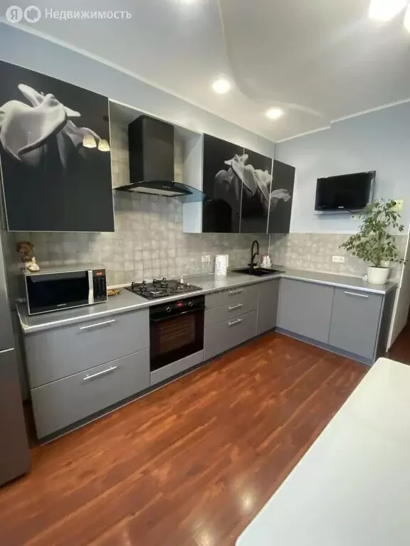 2-комнатная квартира: Щёкино, улица Лизы Шамшиковой, 17Б (61 м) - Фото 1