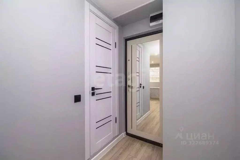 Студия Тюменская область, Тюмень ул. Республики, 241 (17.0 м) - Фото 1