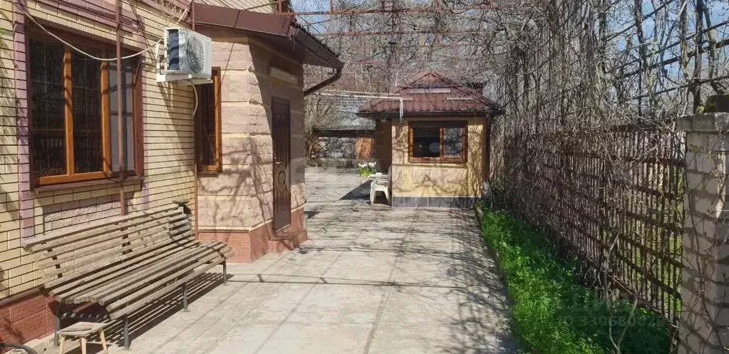 Дом в Калмыкия, с. Приютное ул. Анацкого, 10 (201 м) - Фото 2