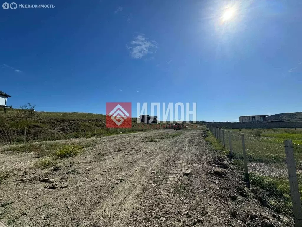 Участок в село Солнечная Долина, улица Застройщиков (9 м) - Фото 0