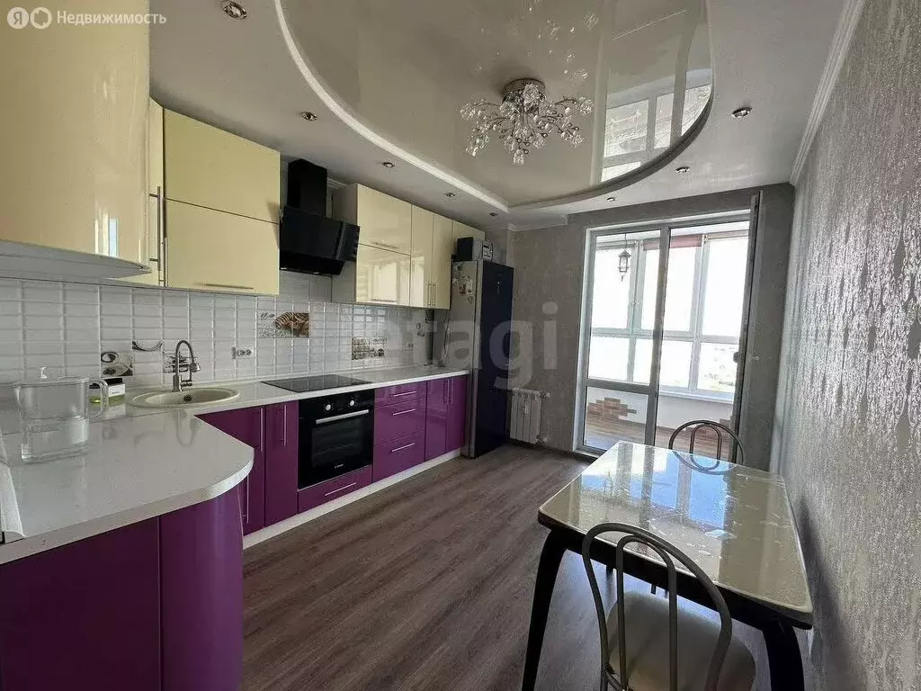 2-комнатная квартира: Тюмень, улица Александра Протозанова, 18к1 (55.6 ... - Фото 1